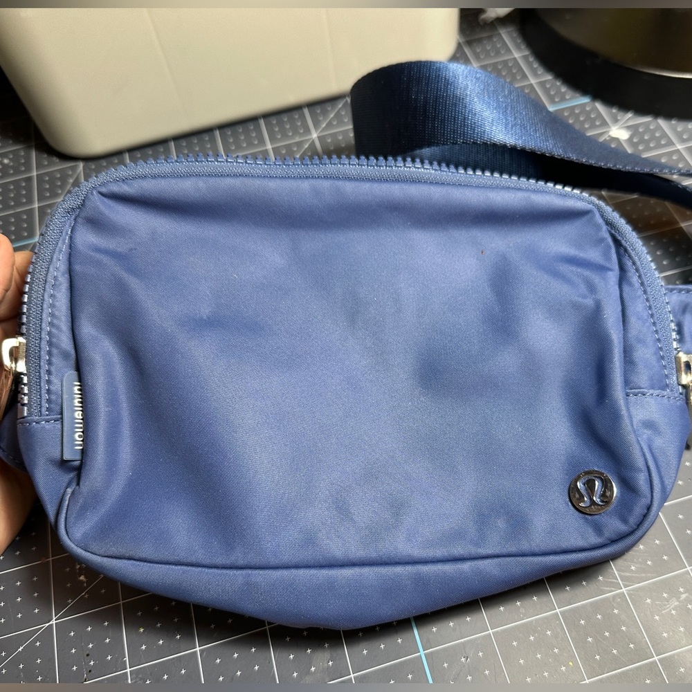 Lululemon Everybody Belt bag